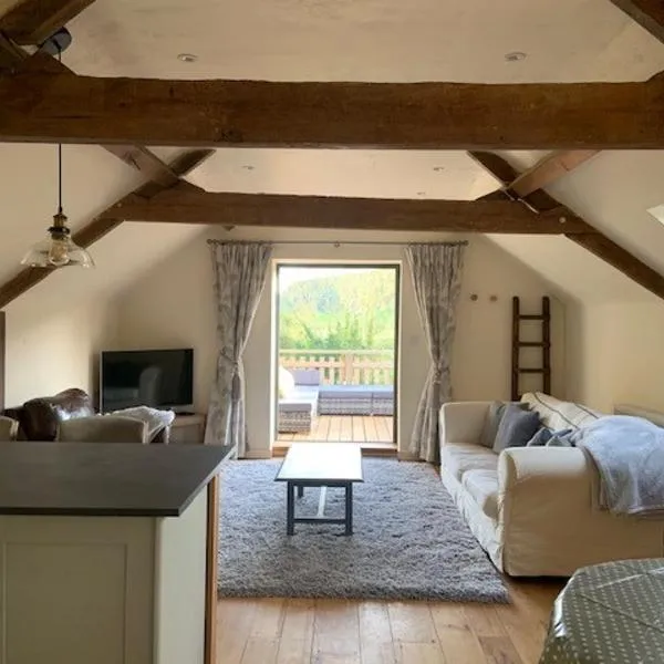 Beautiful converted Coach house for two, Hotel in Leintwardine