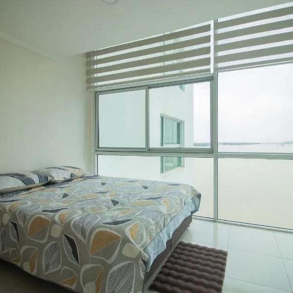 Vista frente al rio, exclusivo con piscina, hotel en Guayaquil