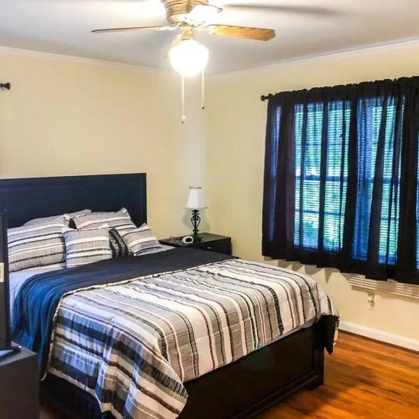 Entire Comfy Home Near ATL airport -Two Bedrooms, hotel v destinaci Atlanta