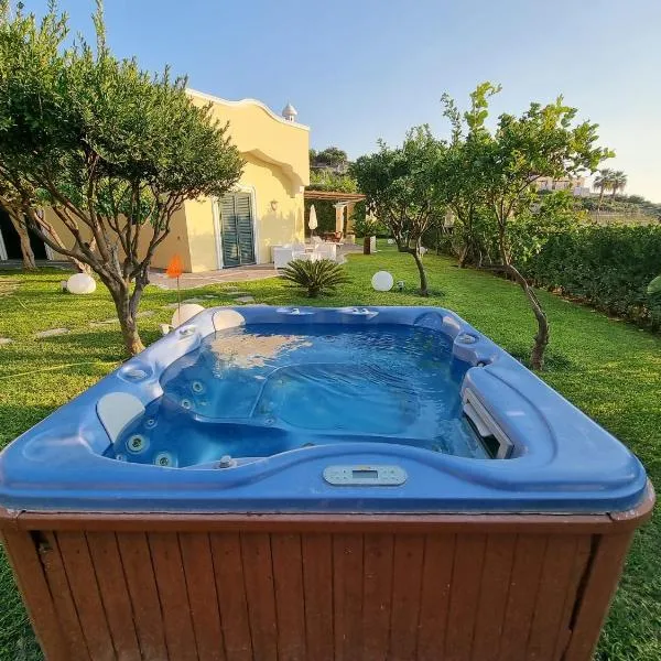 Exclusive Luxury Villa in Forio, hotel v destinácii Ischia