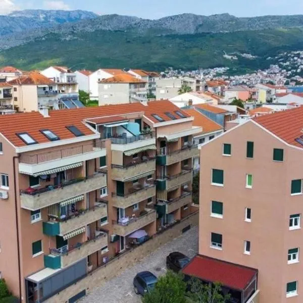 Veluni - Apartment - Free parking, hotel di Split