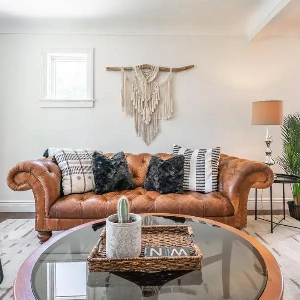 Boho Inspired NOTL Wine Country Private Home for 2, hotel v destinaci Niagara on the Lake