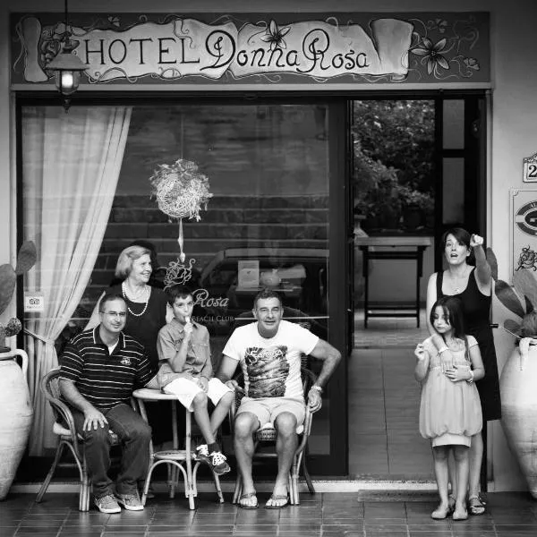 Hotel Donna Rosa, hotel in SantʼAlessio Siculo