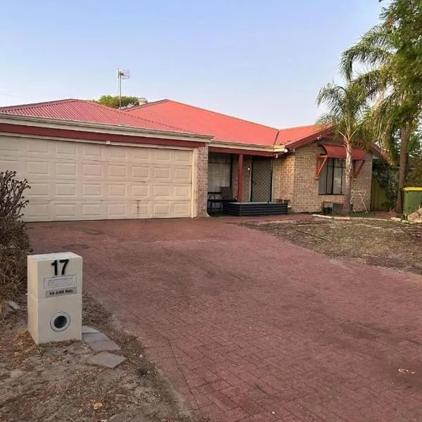 double room share bathroom and kitchen, hotel v destinaci Perth