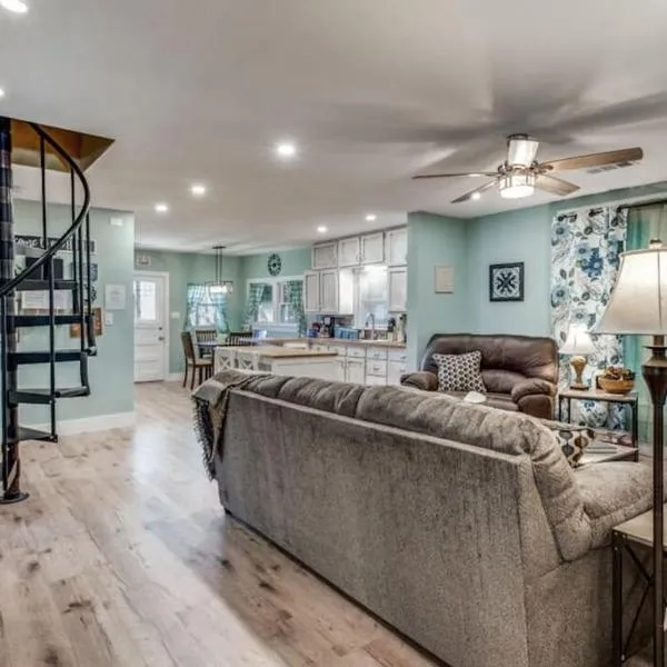 Stockyards! Less than 3 mins-Sleeps 8 -Gable House, hotel v destinaci Fort Worth