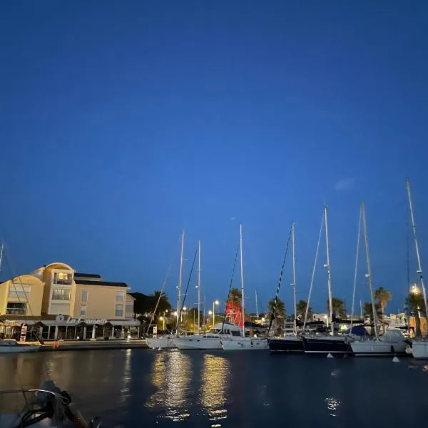 Symbiose sur l’eau Gruissan, hotel v destinaci Gruissan
