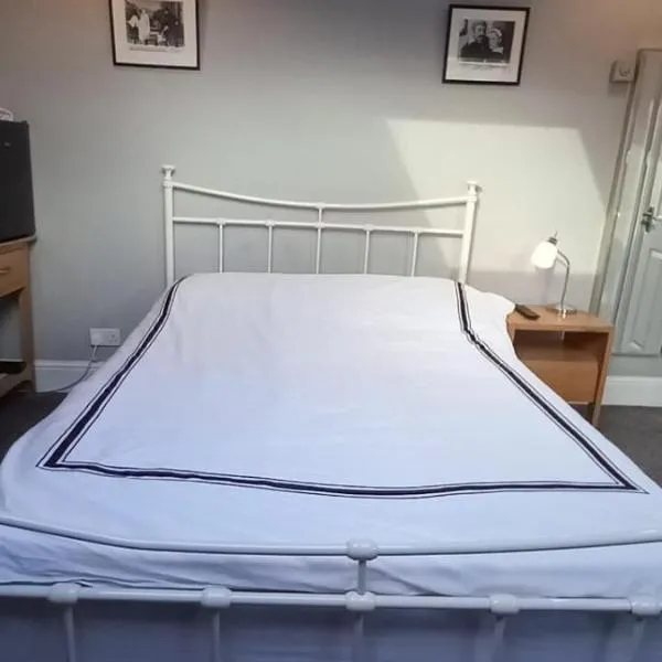 Serene Homes Sheffield, Private Ensuite Velux Room, ξενοδοχείο σε Hillsborough