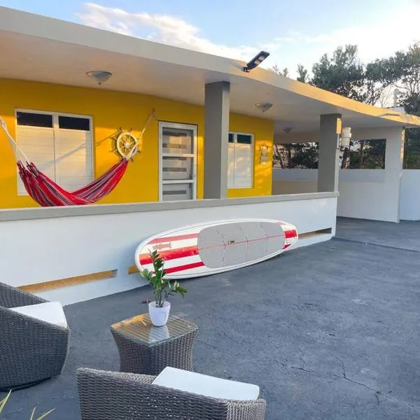Nela’s Beach House, hotel em Arecibo