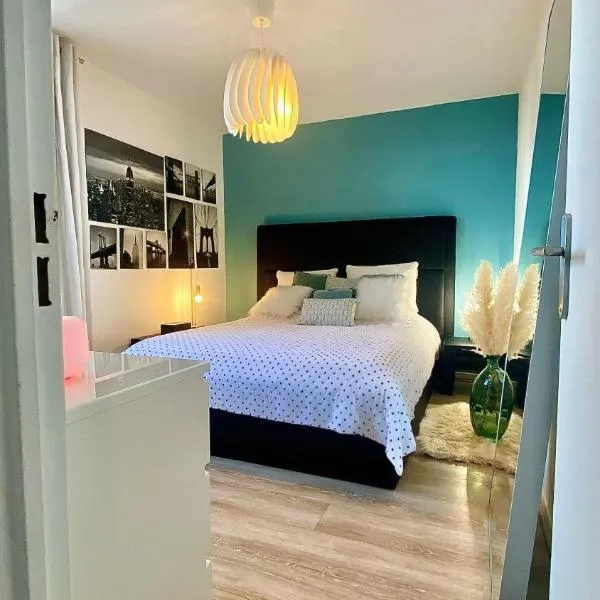 Superbe Chambre avec vue et salle d eau privative dans duplex de 140m2 - proche CHU Clermont, hotel v destinácii Beaumont