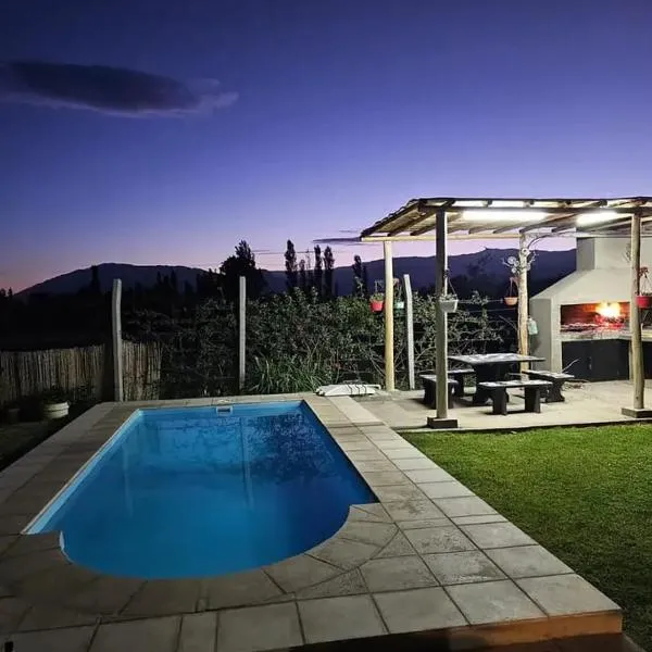 ANJANA Cabaña con pileta y vista a la pre cordillera, hotel u gradu Ullún