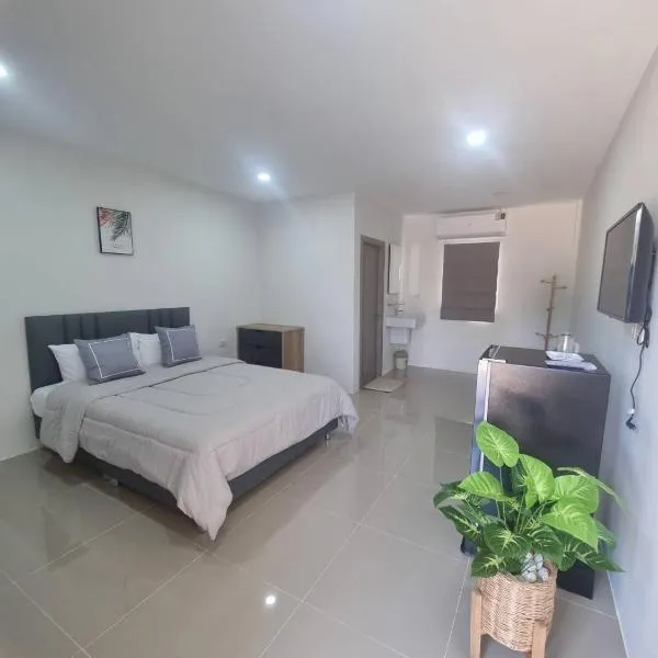 Rest at Thachang Hotel, hotel in Ban Hua Han