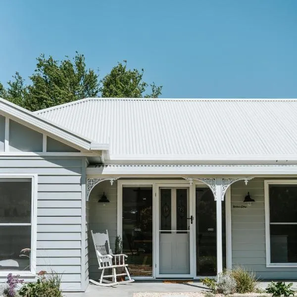 Kookaburra Cottage - 10 minutes from Mount Gambier CBD: Port MacDonnell şehrinde bir otel