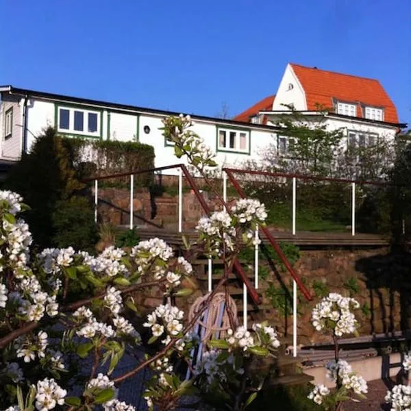 Cottage by the ocean, hotel in Ängelholm
