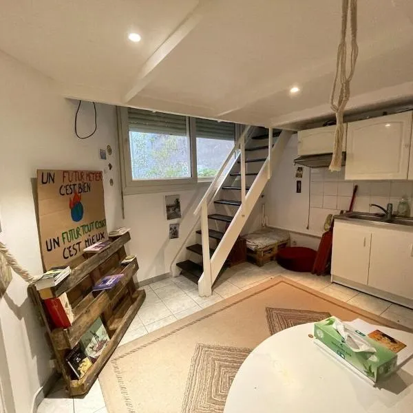 Maisonnette en duplex 25 M2, Pantin porte de Paris – hotel w mieście Pantin