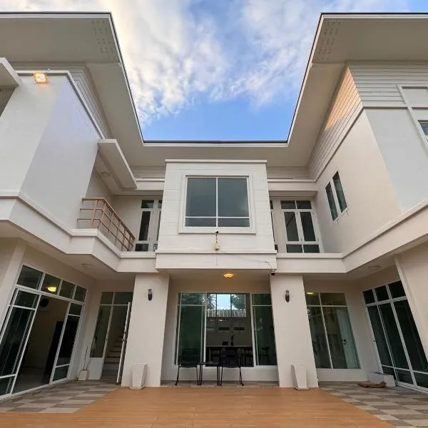 San Peak Villa، فندق في سام رويْ يوت