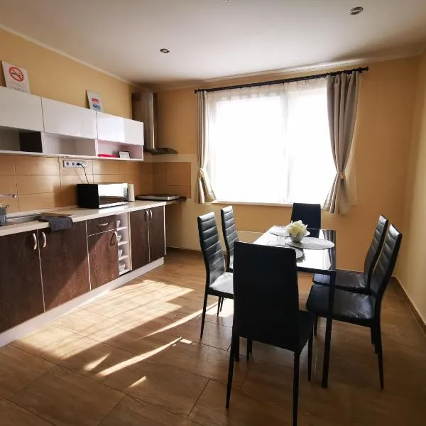 Korzó Apartman Velence, hotel di Velence