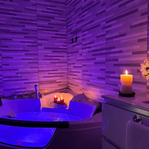 Suite Deluxe - Jacuzzi - Private Parking, hotel v Turíně