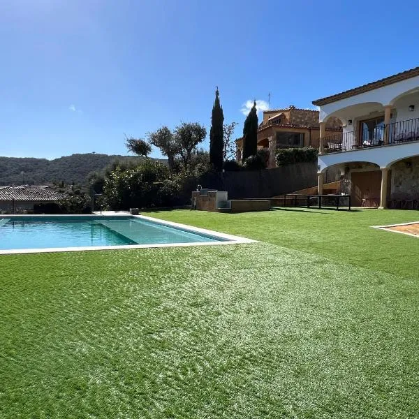Casa Mas Cabañas con piscina infinita con playa, hotel Calongéban