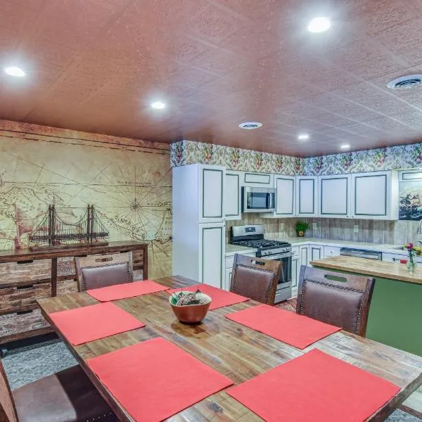 Smethport Vacation Rental w/ Fireplace & Lake View, hotel en Smethport