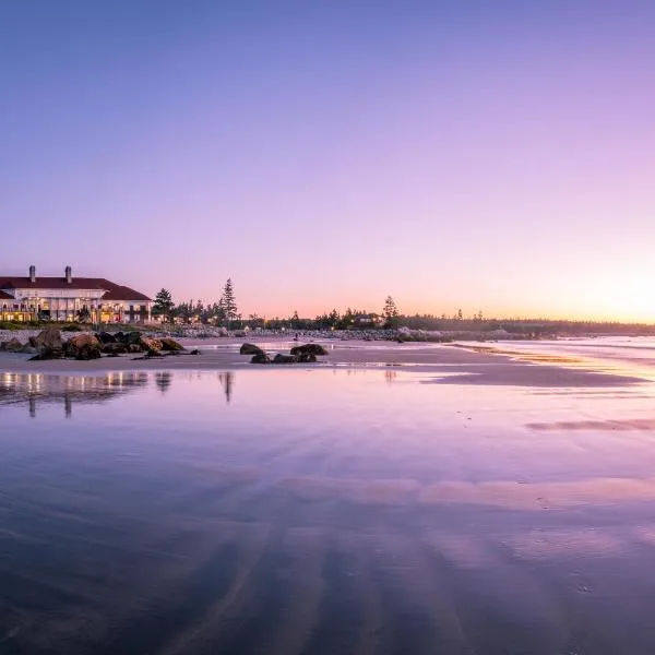White Point Beach Resort, hotel in Summerville Centre