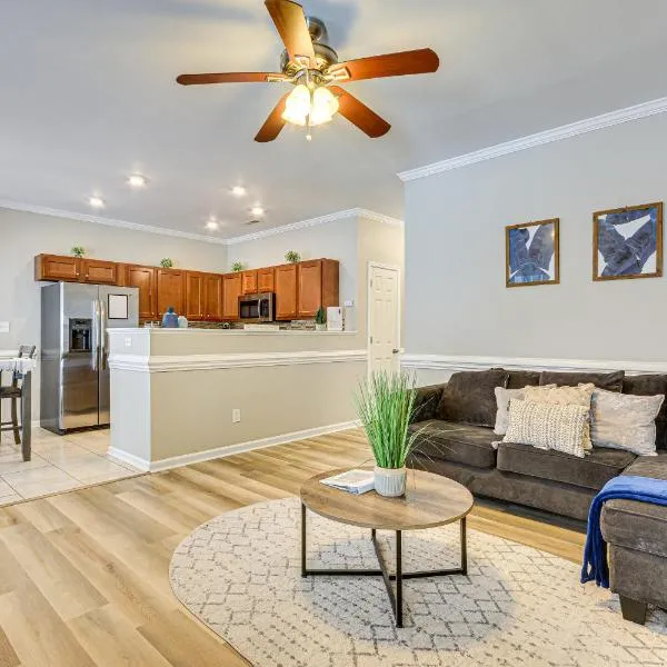 Charming Greensboro Townhouse with Back Patio!, hotel in Greensboro