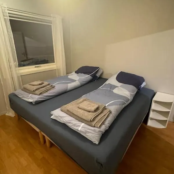 Spacious apartment, 15 min walk to city center, hotel in Tromsø