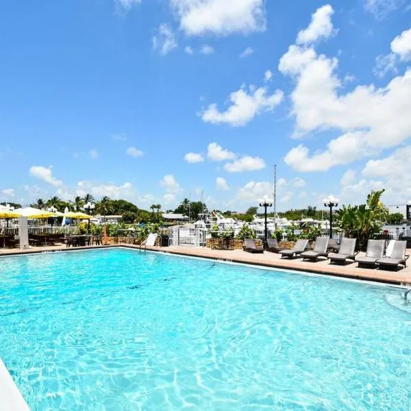 ALL BRAND-NEW Waterfront-Pool, Tiki Bar, Gym, hotel en Sarasota