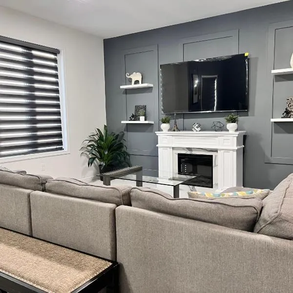 Spacious 4-Bedroom Home, Comfortably Sleeps 10, hotel v destinaci Barrie