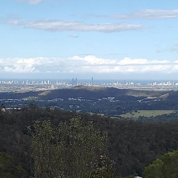 Bottletree Gardens Mini Mansion Red, hotel di Lower Beechmont