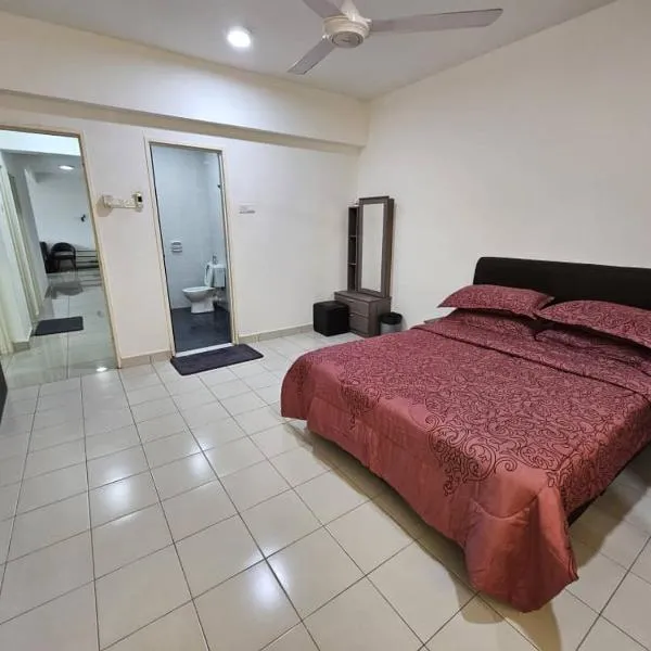 Seberang Jaya Family Pool Homestay Near Hospital 3 Bedroom Aircond 2 Bathroom & Family Room Aircond, hotel in Permatang Janggus