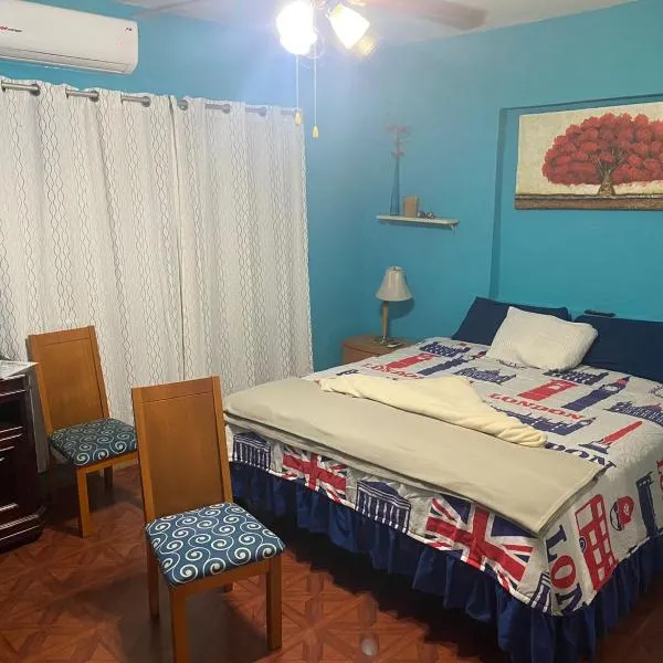 Habitación a media cuadra de la playa., hotel in Mazatlán