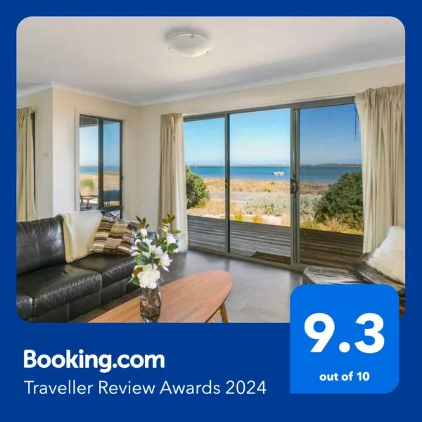 Absolute Waterfront Views and Kayaks, hotel in Meningie