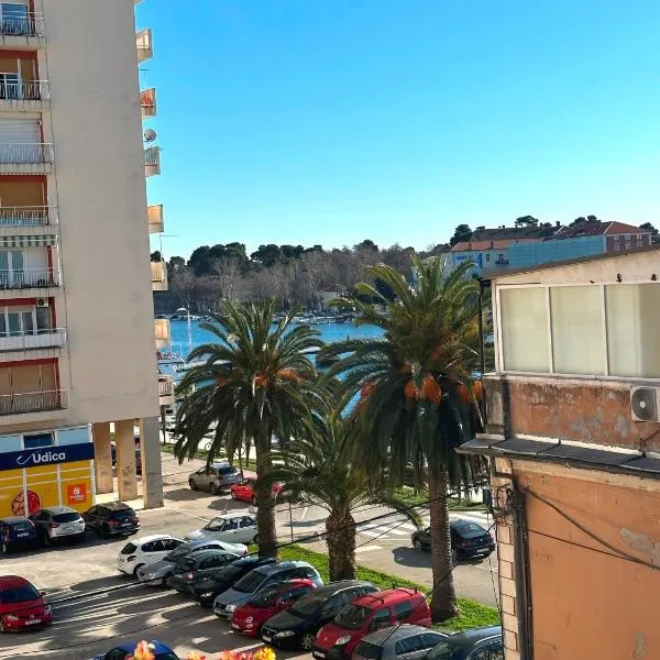 Spacious 3BDR App in Center "Sunny Bayside", Hotel in Zadar