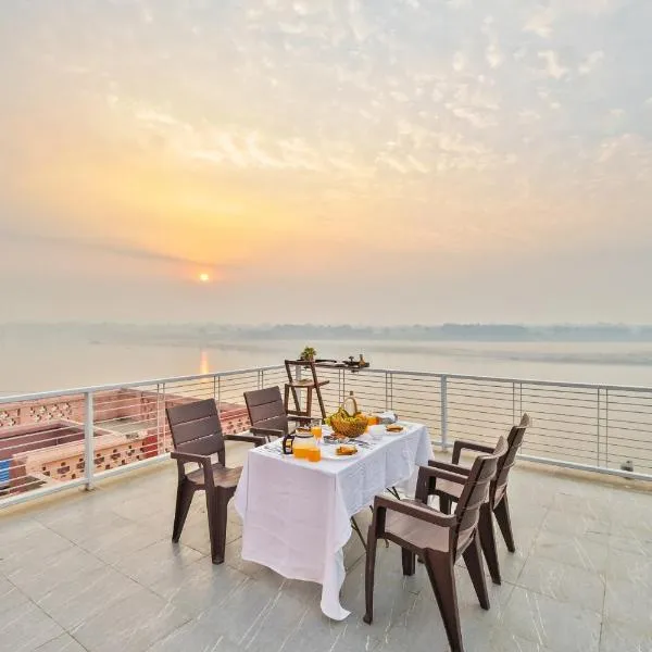 StayVista at The Ganga House - Holy River Varanasi, hotel in Varanasi