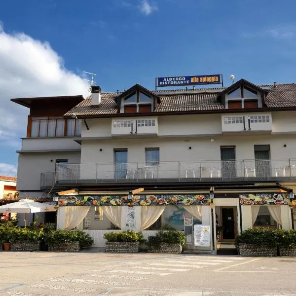 Albergo alla spiaggia, hotel v destinácii Farra dʼAlpago