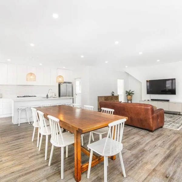 Perfect for Families and Groups - Large 5 Bedroom, hotel a Braybrook