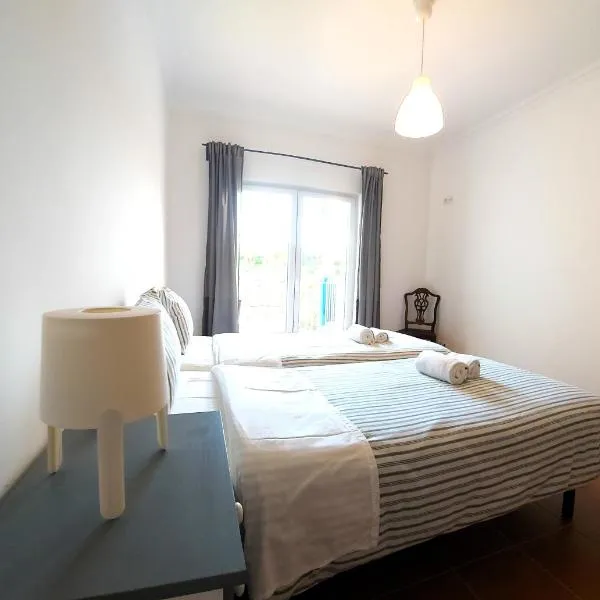 Beach House Espartal - Monte Clerigo - Aljezur, hotel in Vales