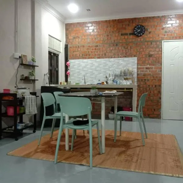 D GARDEN HOME STAY, ξενοδοχείο σε Tanah Merah