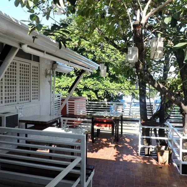 Orange Mangrove Pension House, hotel em Santiago