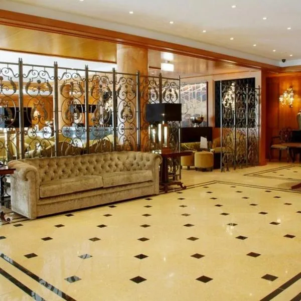Hotel Moliceiro، فندق في أفيرو