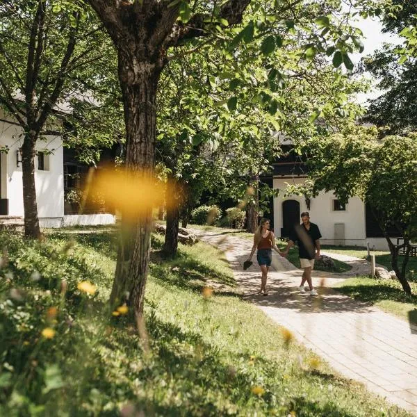 Naturel Hoteldorf Schönleitn: Latschach ober dem Faakersee şehrinde bir otel