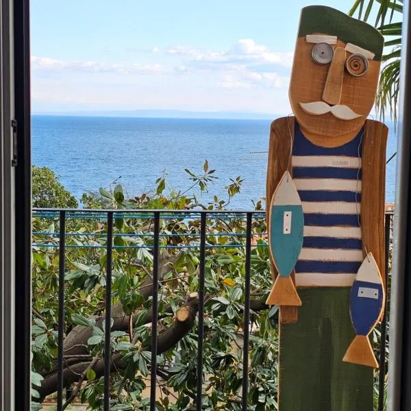 Sunny apartment 150 m from the sea, hotel in Opatija