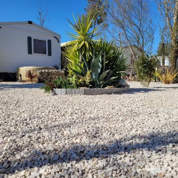 Mobil home, jacuzzi, vélos, barbecue et mer et plage à 300m, hotel a Hyères