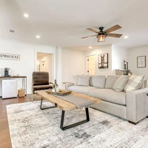 2 BR Highland House of Historic DWTN Franklin, hotel in Franklin