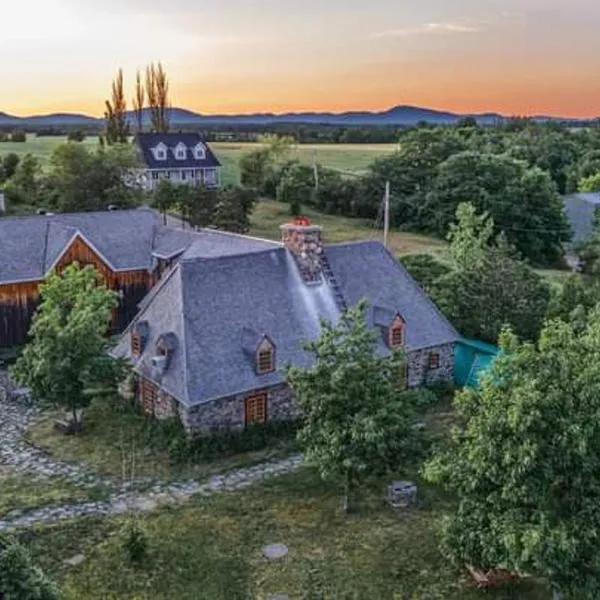 Auberge Le P'tit Bonheur, hotel in Saint Francois De I'lle d'Orleans