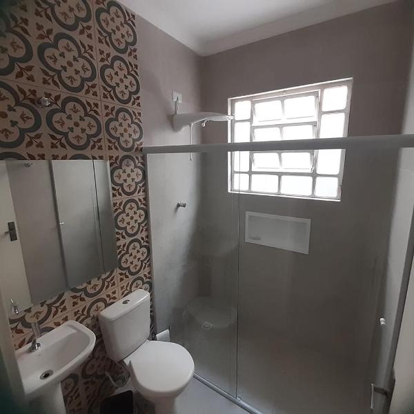 Casa com piscina, confortável e ótima localização - Foto 3