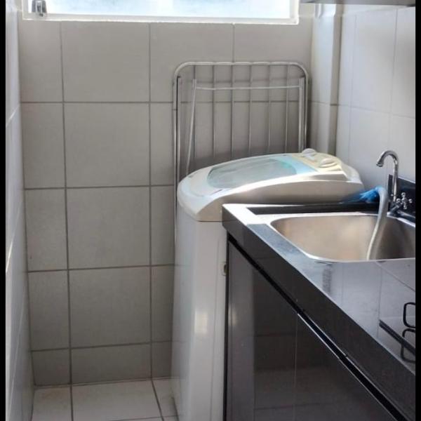 Apto para até 4 pessoas,com Wi-Fi,ótima localização, área de lazer com conveniência e piscina para criança - Foto 3