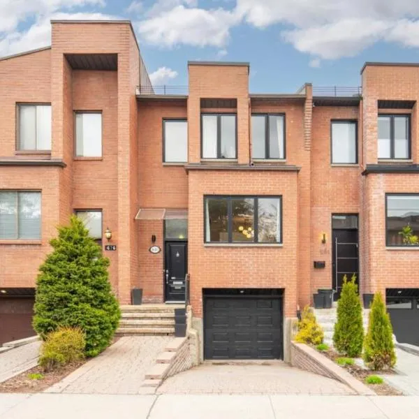Beautiful Luxury Shared Home in Montreal, hotel v Montrealu