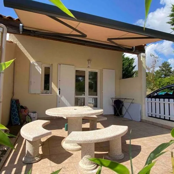 Maison de vacances avec piscine , dans résidence, hotel v destinácii Meschers-sur-Gironde