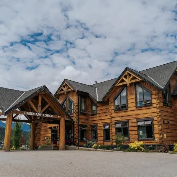 Basecamp Lodge Golden, hotel v destinaci Golden